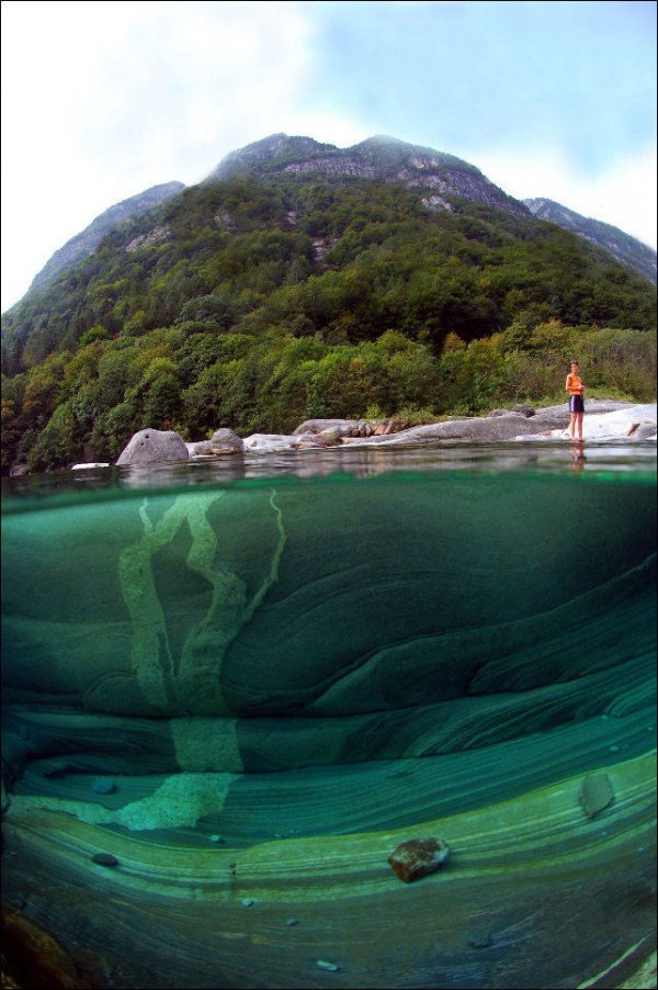 incredibly-clear-waters-of-the-verzasca-river-9