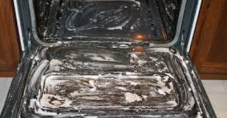 Sjajan trik za čišćenje pećnice bez ribanja: Napravite smjesu koja čisti - dok vi spavate