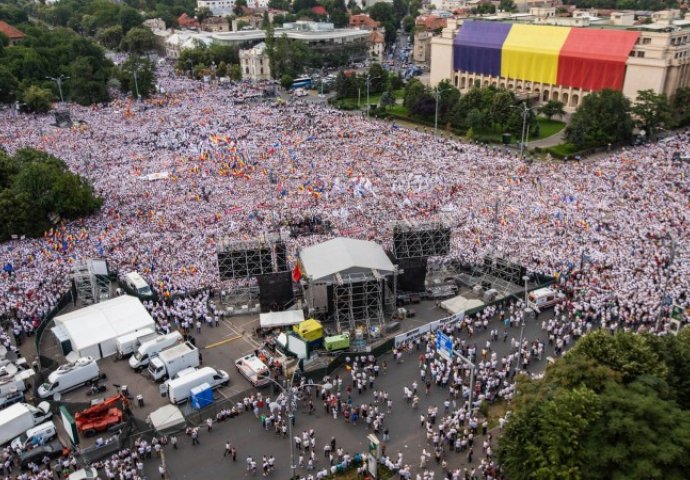 Bukurešt: Demonstranti ušli u zgradu rumunskog parlamenta