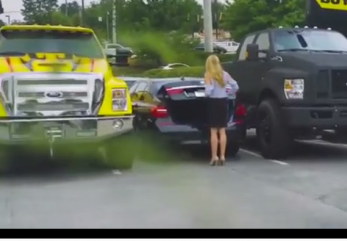 Blokirali su joj parkirani BMW kamionetima, a kada se vratila zgodna vlasnica, uradila je nešto zbog čega se SVI iznenadili