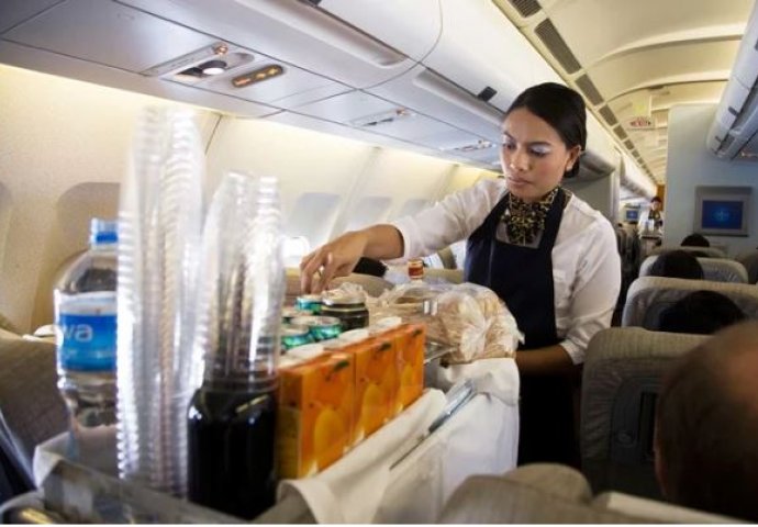 OVO VAM SIGURNO NISU REKLI: Razmislite dva puta prije nego naručite kafu ili čaj u avionu