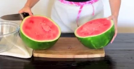 Ona isiječe cijelu lubenicu za manje od dvije minute! Naučite od nje kako se to NAJBRŽE radi (VIDEO)
