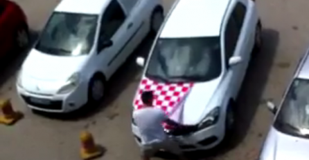 Srbin u Bosanskom Brodu skinuo šahovnicu s auta, a onda je objasnio zašto je to uradio (VIDEO)