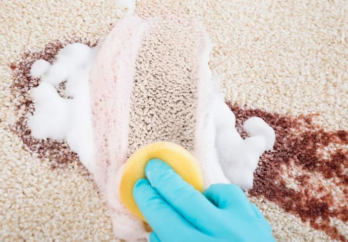 ZABORAVITE FLEKE I SKUPA SREDSTVA: Očistite tepih efikasno, a gotovo besplatno! 
