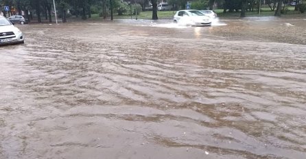 SNAŽNO NEVRIJEME ZAHVATILO HRVATSKU, ULICE PO VODOM: Najgore se tek očekuje!