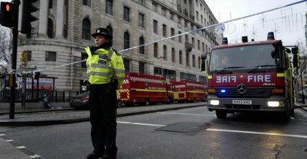 Muškarac prijetio bombom u Londonu