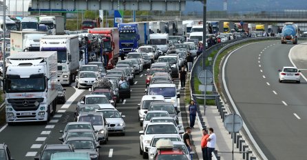 VOZAČI, OPREZ! Haos na putevima u Srbiji, gužve i na granici