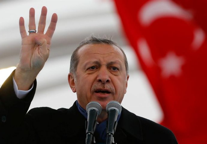 DANAS STRAH I TREPET TURSKE: Erdogan je kao dijete prodavao vodu i perece 