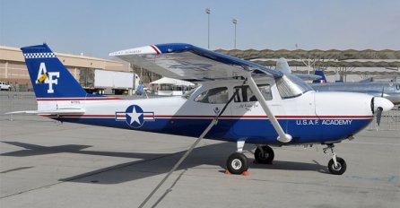 Srušio se mali avion, dvije osobe poginule