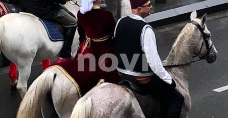 TRADICIJA SE NASTAVLJA: Sarajevski konjanici krenuli u pohod na Ajvatovicu (FOTO)