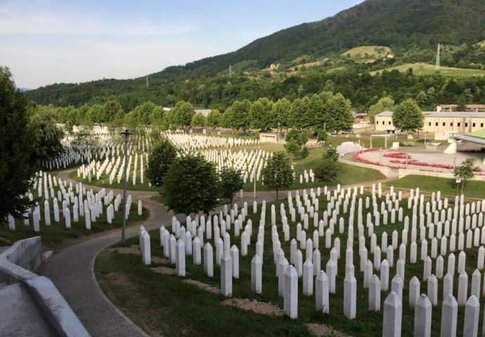 U Potočarima klanjana dženaza za 35 žrtava genocida