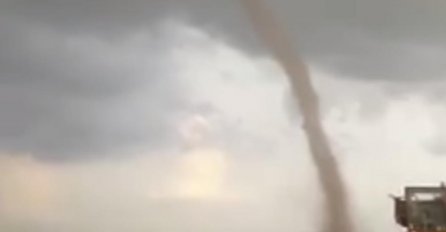 GRAĐANI GLEDALI U ČUDU: Snimljena pijavica, evo šta kažu meteorolozi