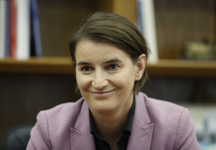 SVE OČI BILE UPRTE U NJU: Ana Brnabić se pojavila na događaju sa djevojkom, evo šta su obukle!