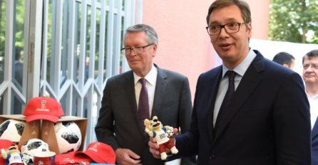 PITALI SU VUČIĆA DA LI ĆE NAVIJATI ZA HRVATE: Njegov odgovor zapalio je REGION