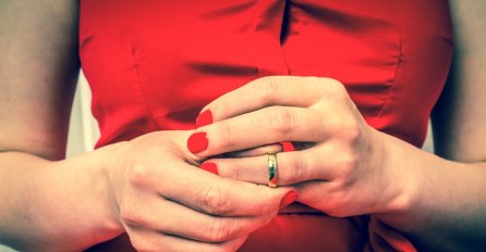 RAZVEO SE OD ŽENE I DAO JE POLA SVEGA ŠTO POSJEDUJE, ali doslovno: Kad vidite ŠTA JE OD AUTA URADIO, NEĆE VAM BITI DOBRO!