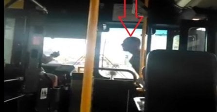 BAHATI PUTNIK PLJUNUO VOZAČA AUTOBUSA: Ono što je uslijedilo nakon toga NIJE OČEKIVAO! (VIDEO) 