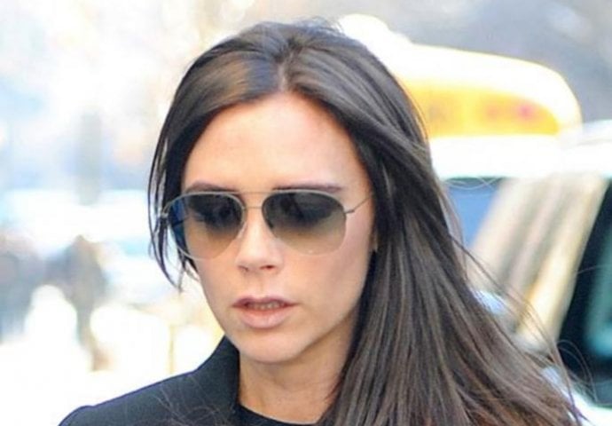 SVI SE PITAJU ZAŠTO SE VICTORIA BECKHAM NIKADA NE SMIJE I UVIJEK NOSI NAOČALE: Ovo je odgovor koji će mnoge iznenaditi 