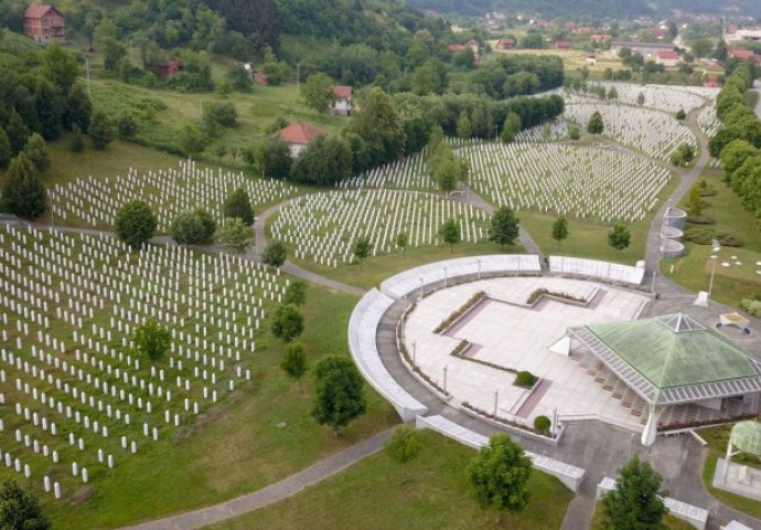 U Potočarima počela komemoracija povodom 23. godišnjice genocida