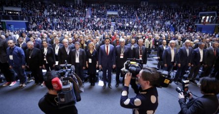 Dok će ''obični smrtnici'' uskoro morati raditi do 67: Ovaj bi političar sa 38 godina mogao u penziju,I TO KAKVU