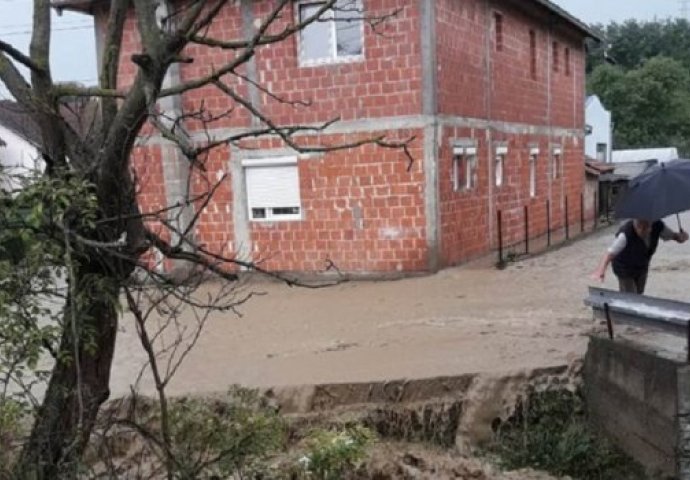 Nevrijeme pogodilo region: Poplavljene kuće, oštećeni mostovi