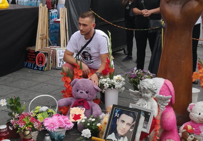 SRAMNO PISANJE REŽIMSKOG RTRS-A: Na skup dolaze kriminalci!