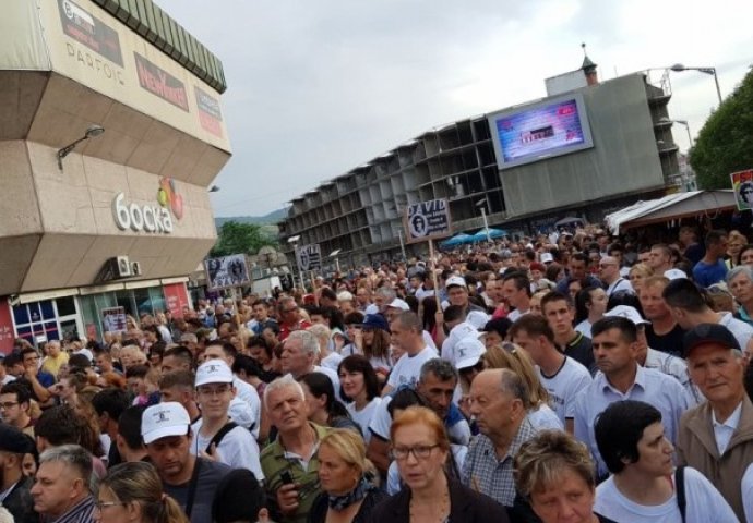 HILJADE LJUDI NA TRGU KRAJINE: Svi traže samo jedno, a to je pravda