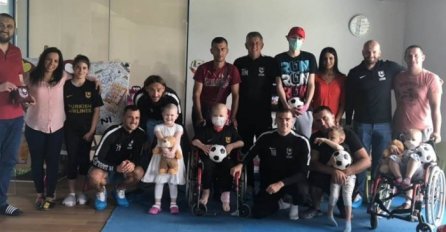 Delegacija FK Sarajevo posjetila Roditeljsku kuću i mališane oboljele od raka