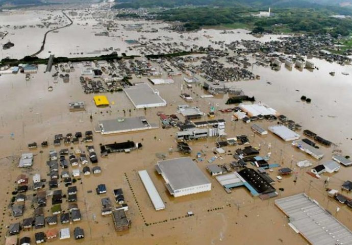 Oluje i poplave poharale Japan: ''Ovo je ekstremno opasna situacija"