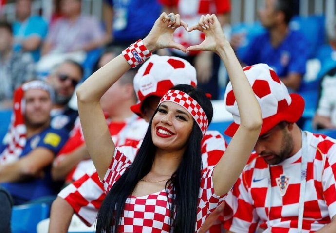 PRVO JE POZIRALA SA KOLINDOM, A ONDA OTIŠLA KORAK DALJE: Najpoznatija navijačica Hrvatske izludjela obožavatelje!