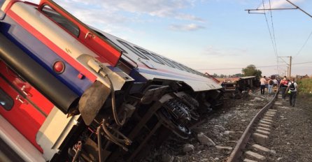 Putnički voz se prevrnuo u Turskoj, 24 osobe poginule, 318 povrijeđeno