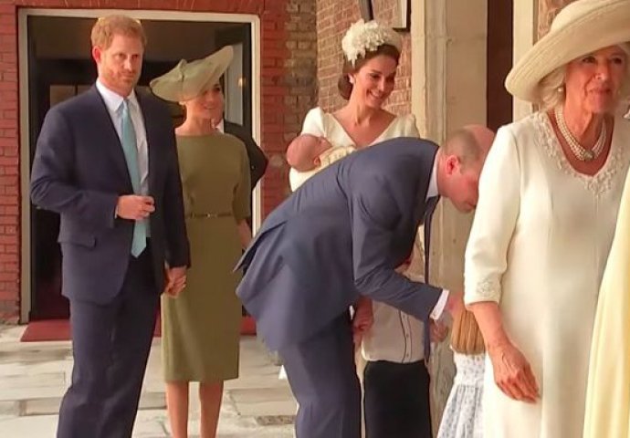 ŠTA ĆE MEGHAN NA OVO REĆI: Princ Harry potrošio 9.000 eura na poklon za krštenje, ČEKAJTE SAMO DOK VIDITE ŠTA JE U PITANJU!