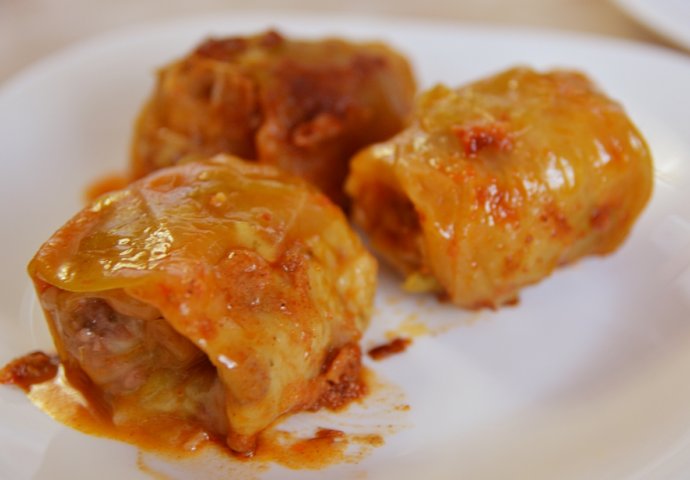 SARMA KOJA JE OSVOJILA BIVŠU JUGOSLAVIJU: Savršen spoj kiselog kupusa i mesa, za prste polizati (RECEPT)