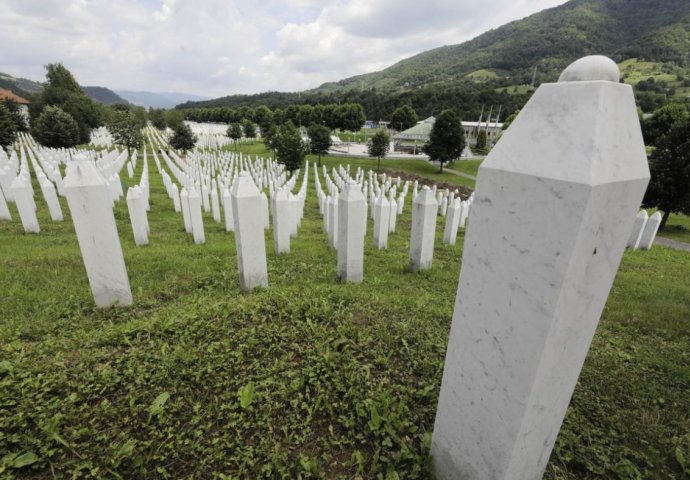 ANKETA: Trebaju li igrači Hrvatske sutra nositi crne trake u znak sjećanja na žrtve genocida u Srebrenici? 