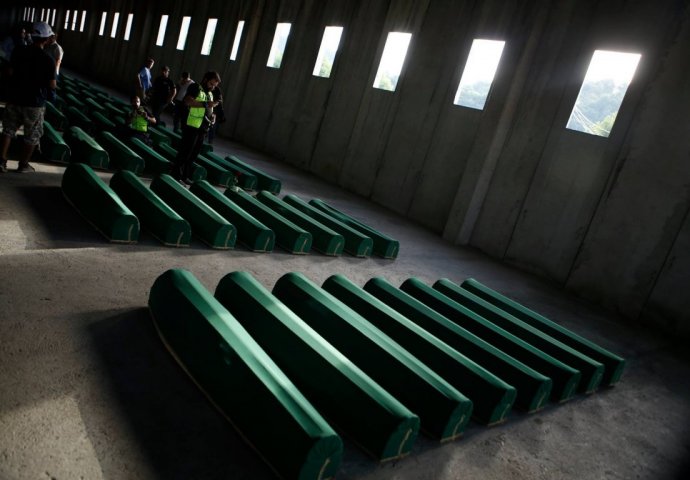 Tabuti žrtava genocida u Srebrenici preneseni u Memorijalni centar