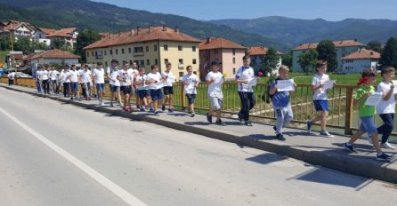 Poruke i ruže iz Goražda zaplovile prema Srebrenici