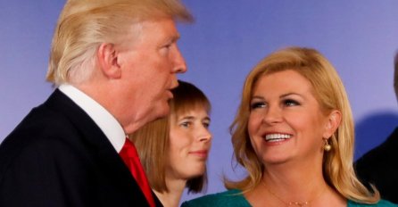 KOLINDA PRIŠLA TRUMPU I POKLONILA MU DRES HRVATSKE: Morate vidjeti njegov izraz lica (FOTO)