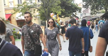 POČAST STRADALIM ŽRTVAMA GENOCIDA: Cvijet Srebrenice na reverima Sarajlija