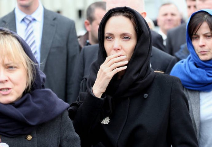 Angelina Jolie se oglasila se povodom 23. godišnjice genocida u Srebrenici: Protok vremena ne može umanjiti bol koju osjećaju preživjeli