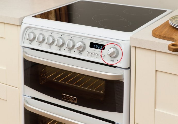 ŽENE OKO DUGMETA NA ŠPORETU VEŽU GUMICU: Izgleda glupo, ali ovaj trik će vas ODUŠEVITI!