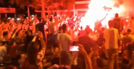 SRAMNE PORUKE NAVIJAČA HRVATSKE: Dječak iz Mostara skandirao "Nož, žica, Srebrenica; U Širokom "Za dom spremni"