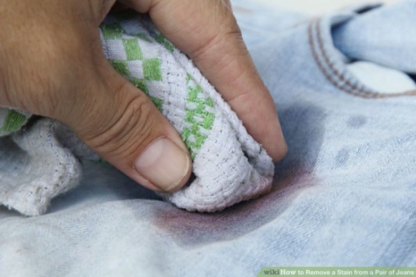 11833460-aid268245-900px-remove-a-stain-from-a-pair-of-jeans-step-9-1486464632-650-299c236b99-1487662500