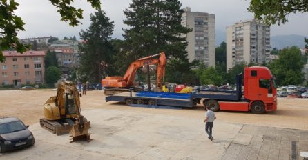 KCUS:  Završeno rušenje starog montažnog objekta klinike za dermatovenerologiju