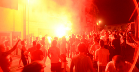 ZAR SE OVAKO SLAVI: Navijači u Širokom Brijegu i danas navijali za Hrvatsku uz vrijeđanje države u kojoj žive