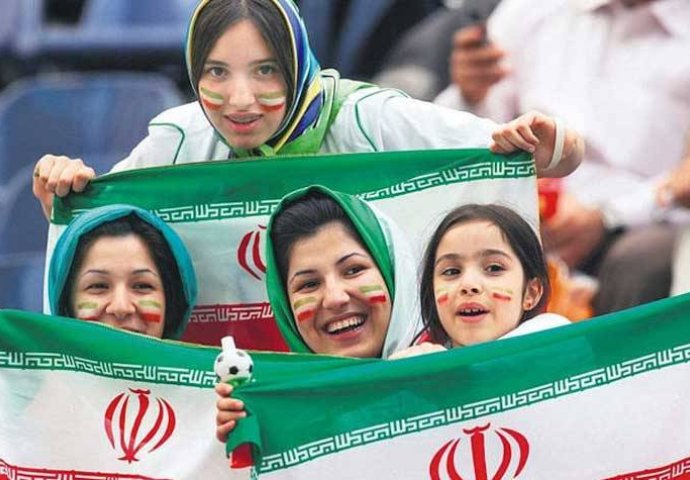 Zabrana stupila na snagu 1979: Iranski predsjednik dopustio ženama da prate fudbal na stadionima