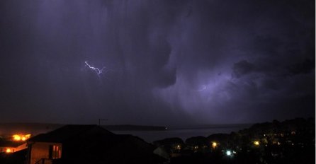 STIŽU OLUJE, GRMLJAVINA I PAD TEMPERATURE: Ako ste negdje planirali za vikend, EVO ŠTA NAS ČEKA!