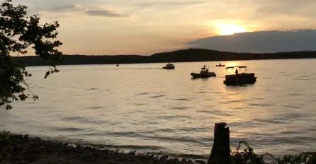 Najmanje 11 mrtvih u prevrtanju broda u Missouriju