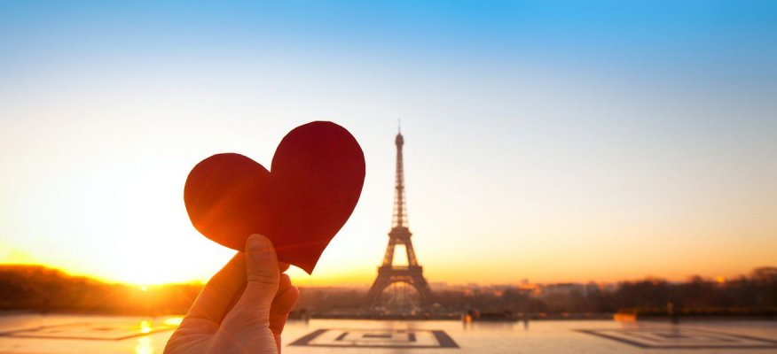 heart-in-hands-romantic-vacations-in-paris-image-id-183968420-1422540600-7gnb