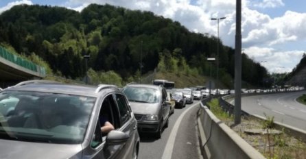 HRVATSKA: Haos na cestama,Krčki most potpuno zatvoren zbog zapaljenog vozila