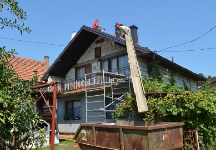 Borci Tuzle obezbijedili novi krov za porodičnu kuću svog saborca