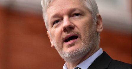 Greenwald: Ekvador je sve bliži povlačenju azila Julianu Assangeu?